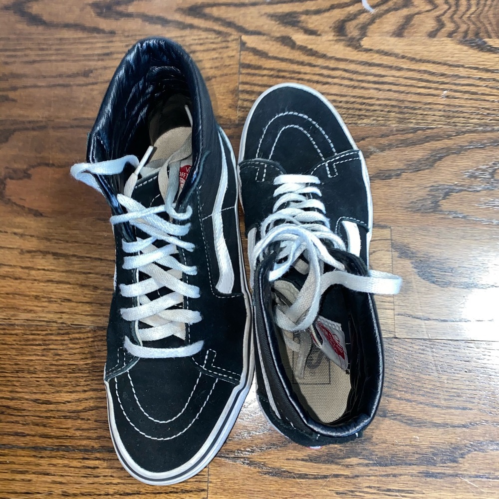 High top black and white vans
